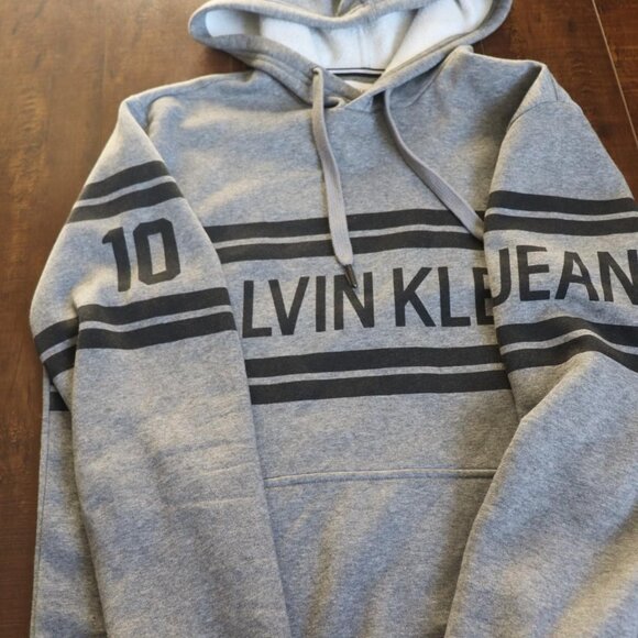 Grey hoodie from Calvin Klein - Picture 2 of 3